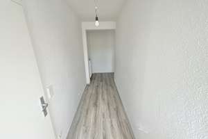 Frisch renovierte 4-Zimmer-Wohnung mit Balkon und Gäste-WC! – Katernberger Str. 21-25, 45327 Katernberg, Essen – Vorschaubild 3