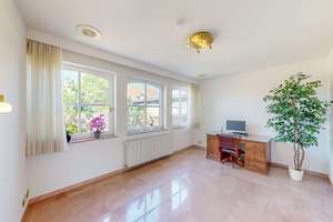Wo Wohnen zur Lebenskunst wird: Exklusive Villa mit Spa-Oase und Traumgarten – Die vollständige Adresse der Immobilie erhältst du vom Anbieter., 97753 Karlstadt – Vorschaubild 13