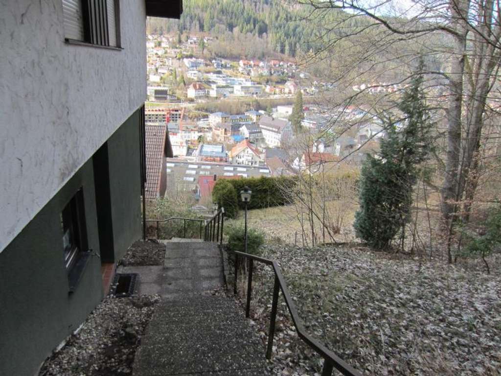 Immobilie in Bad Wildbad - Bad Wildbad schöne 2 Zi Gartengesch WHG 55qm , Bj 83, Balkon, EBK, Stellplatz - Bild 0