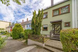 Reihenmittelhaus mit Garten & Garage in Erlangen-Büchenbach !
