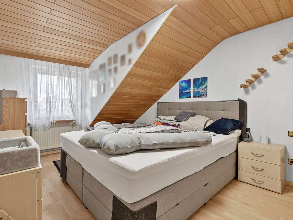 Schlafzimmer DG