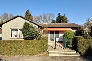 Bungalow mit Garage und schönem Garten sucht neuen Eigentümer – Eduard-Beerbaum-Straße 5, 50181 Bedburg – Vorschaubild 1