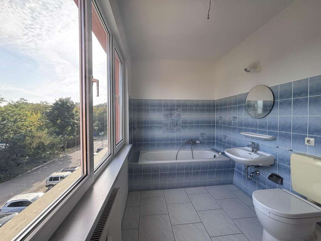 Immobilie in Hoyerswerda - Wojerecy - ETW 3-4 Raum, Balkon, Lift, KFZ-Stellplatz, Energie B, Fernwärme, provisionsfrei - Bild 4