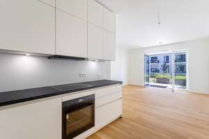 Kleinod | 2-Zi Gartenwohnung in Süd-Ost-Ausrichtung | EBK | Blick auf Parkfläche – Friedenauer Höhe 21, 12159 Friedenau, Berlin – Vorschaubild 8