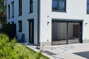 Frei ab 01.08.2026! Exklusive 5 Zi. Whg auf 3 Ebenen mit 117m² Süd-West-Garten &  35 m² Terrasse – Die vollständige Adresse der Immobilie erhältst du vom Anbieter., 81827 Waldtrudering, München – Vorschaubild 2
