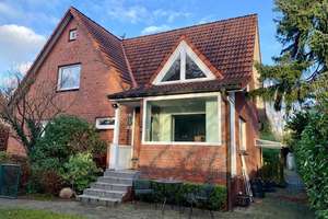 CYRIL HEYNE REAL ESTATE präsentiert: CHARMANTES ROTES BACKSTEINHAUS IN HAMBURG-SASEL – Die vollständige Adresse der Immobilie erhältst du vom Anbieter., 22393 Sasel, Hamburg – Vorschaubild 1