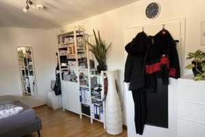 Modernisierte 3-Zimmer-Wohnung mit Einbauküche in Stuttgart – Stuttgart – Vorschaubild 2
