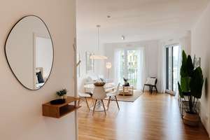 Wohnen am Wasser: Stilvolle 2-Zimmer-Wohnung mit Balkon, Wasserblick und Tiefgarage – Am Zollhafen 9-11, 55118 Neustadt, Mainz – Vorschaubild 1