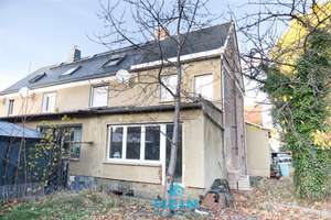 Ihr Traum vom eigenen Zuhause: Entkerntes Reihenendhaus zum Gestalten – Die vollständige Adresse der Immobilie erhältst du vom Anbieter., 9350 Lichtenstein/Sachsen – Vorschaubild 1