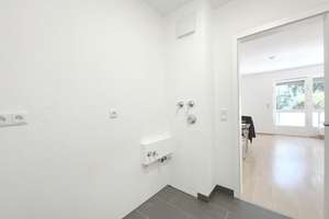 Renovierte 39 m² Süd-Balkon-Whg. + 18 m² Hobbyraum mit Bad & Küche direkt drunter, ruhige Gartenlage – Die vollständige Adresse der Immobilie erhältst du vom Anbieter., 80997 Allach, München – Vorschaubild 10