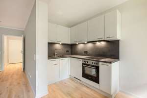 Waldblick-Loggia & Tiefgarage: Perfekt geschnittene 43 m² Oase mit Aufzug – Hubertusweg 13, 41466 Reuschenberg, Neuss – Vorschaubild 13