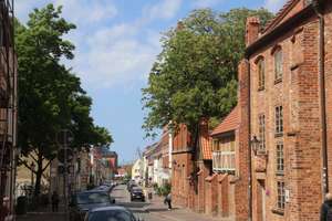 Wohnhaus mit 3 Wohneinheiten
großteils modernisiert und saniert 
in zentraler Altstadtlage – Die vollständige Adresse der Immobilie erhältst du vom Anbieter., 23966 Altstadt, Wismar – Vorschaubild 1