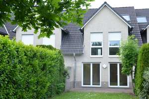 Attraktives Reihenhaus im familienfreundlichen Einbrungen