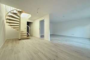 Reihenmittelhaus mit 3 Wohneinheiten - Erdgeschoss frei!