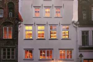 Hochwertig möblierte 1 Zimmerwohnung im sanierten Altbau – Glockengießerstraße 24, 23552 Lübeck – Vorschaubild 1