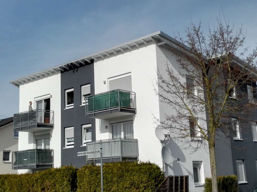 Immobilie in Untereisesheim - Kapitalanlage mit Aussicht! (DG, re.)
ca. 75,10 m² Wfl.,
4,10 % Rendite, 
12.650,-- € p. a.,
Mie - Bild 2