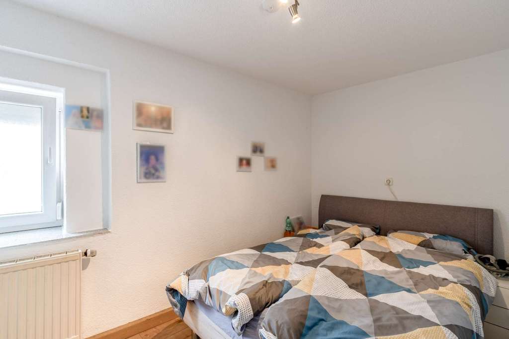 Immobilie in Walheim - Familienfreundliches Einfamilienhaus in Walheim mit Einliegerwohnung & großzügiger Dachterrasse - Bild 2