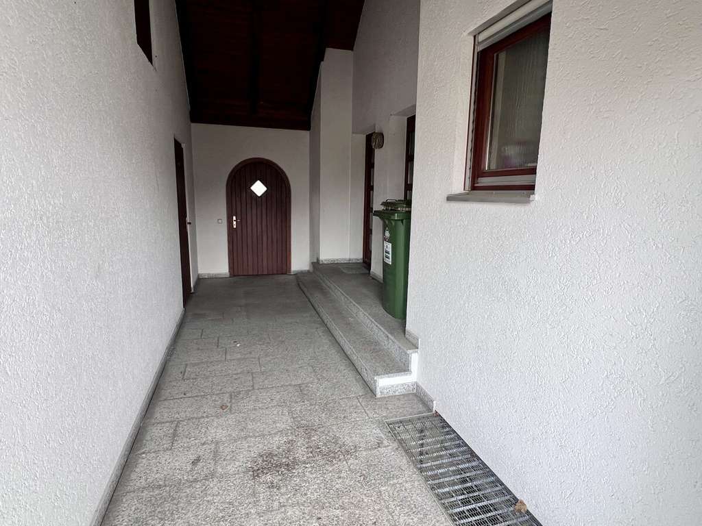 Immobilie in Zeitlarn - Einfamilienhaus mit großem Garten, Garage und Wintergarten - Bild 1