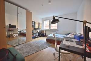 große 1 Zimmer Wohnung, Küche und Bad mit Fenster