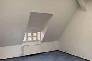 Großzügiges Dachgeschoss im Baudenkmal / bezugsfrei / kein Aufzug – Die vollständige Adresse der Immobilie erhältst du vom Anbieter., 12157 Schöneberg, Berlin – Vorschaubild 9