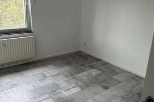     Hochwertig modernisierte 2,5-Zimmer-Wohnung mit EBK, Fahrstuhl, Balkon & Blick ins Grüne – Wilseder-Berg-Straße 7, 28329 Gartenstadt Vahr, Bremen – Vorschaubild 8