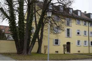 Renovierte 3-Zimmer-Dachgeschosswohnung (WG geeignet)
