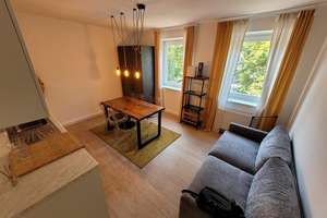 Modern möblierte 2-Zimmer-Whg. mit Südbalkon zur Brudermühlstraße