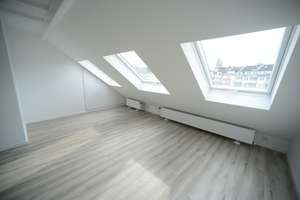 Wunderschöne Dachgeschosswohnung in bester Lage in Pempelfort! – 40211 Pempelfort, Düsseldorf – Vorschaubild 2