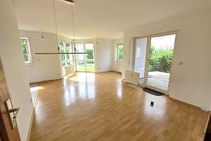 Lichtdurchflutete 2,5-Zimmer-Erdgeschosswohnung mit Terrasse und eigenem Gartenanteil