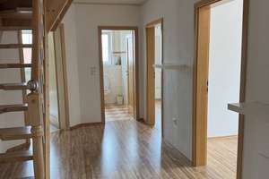 Lebendiges Wohnen: 3-Zimmer-Dachgeschosswohnung in Dillingen an der Donau – 89407 Dillingen an der Donau – Vorschaubild 5