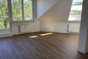 Top sanierte 2 Zimmer Dachgeschosswohnung Berlin Karow mit Balkon ab sofort!