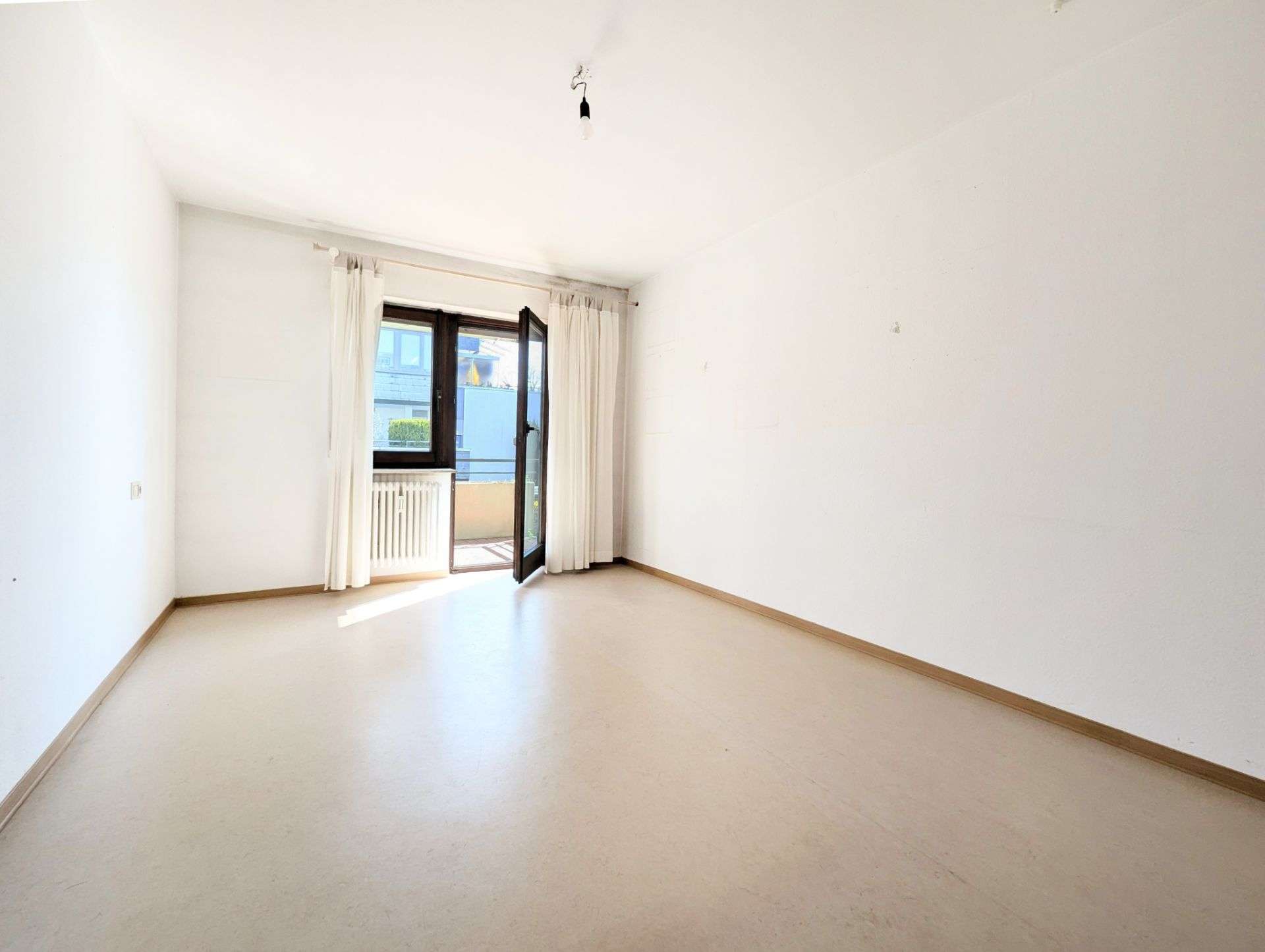 Immobilie in Leinfelden-Echterdingen - 3 Zimmer, 2 Balkone, 1 Tiefgaragenplatz: 3 - 2 - 1 deins! - Bild 2