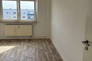 Kleine Wohnung zum kleinen Mietpreis – Martin-Luther-King-Allee 22, 18147 Toitenwinkel, Rostock – Vorschaubild 2