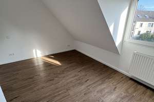 Ideal für Kapitalanleger - sanierte 2 Zimmer DG-Wohnung in Rodenkirchen – Schillingsrotter Straße 65, 50996 Rodenkirchen (Ortsteil), Köln – Vorschaubild 4