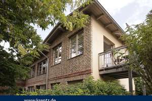 Hofidylle in Babelsberg – helle Remisenwohnung mit Balkon und Garten