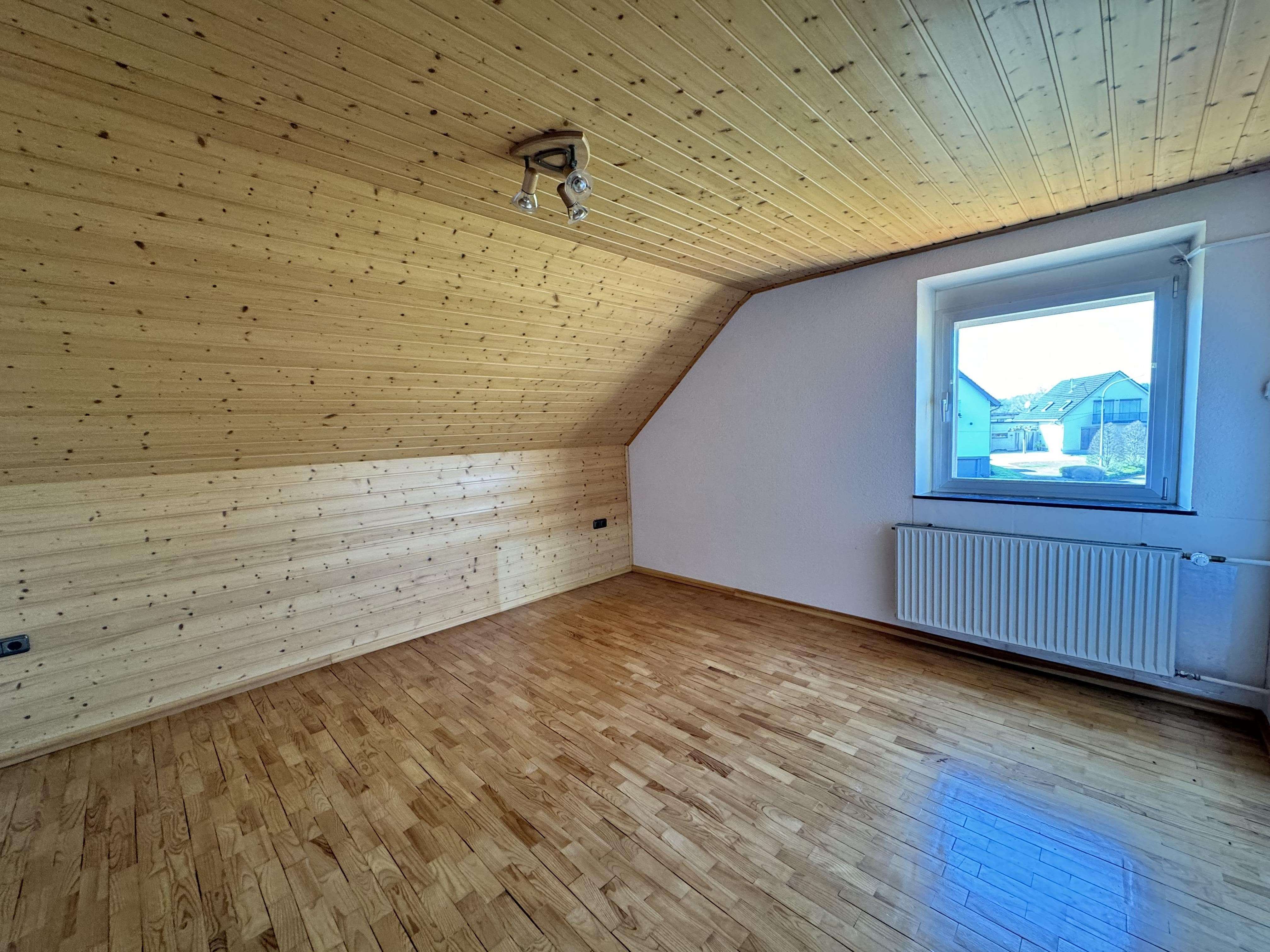 Immobilie in Wallerfangen - Freistehendes Einfamilienhaus in ruhiger Lage von Wallerfangen-St. Barbara! - Bild 4