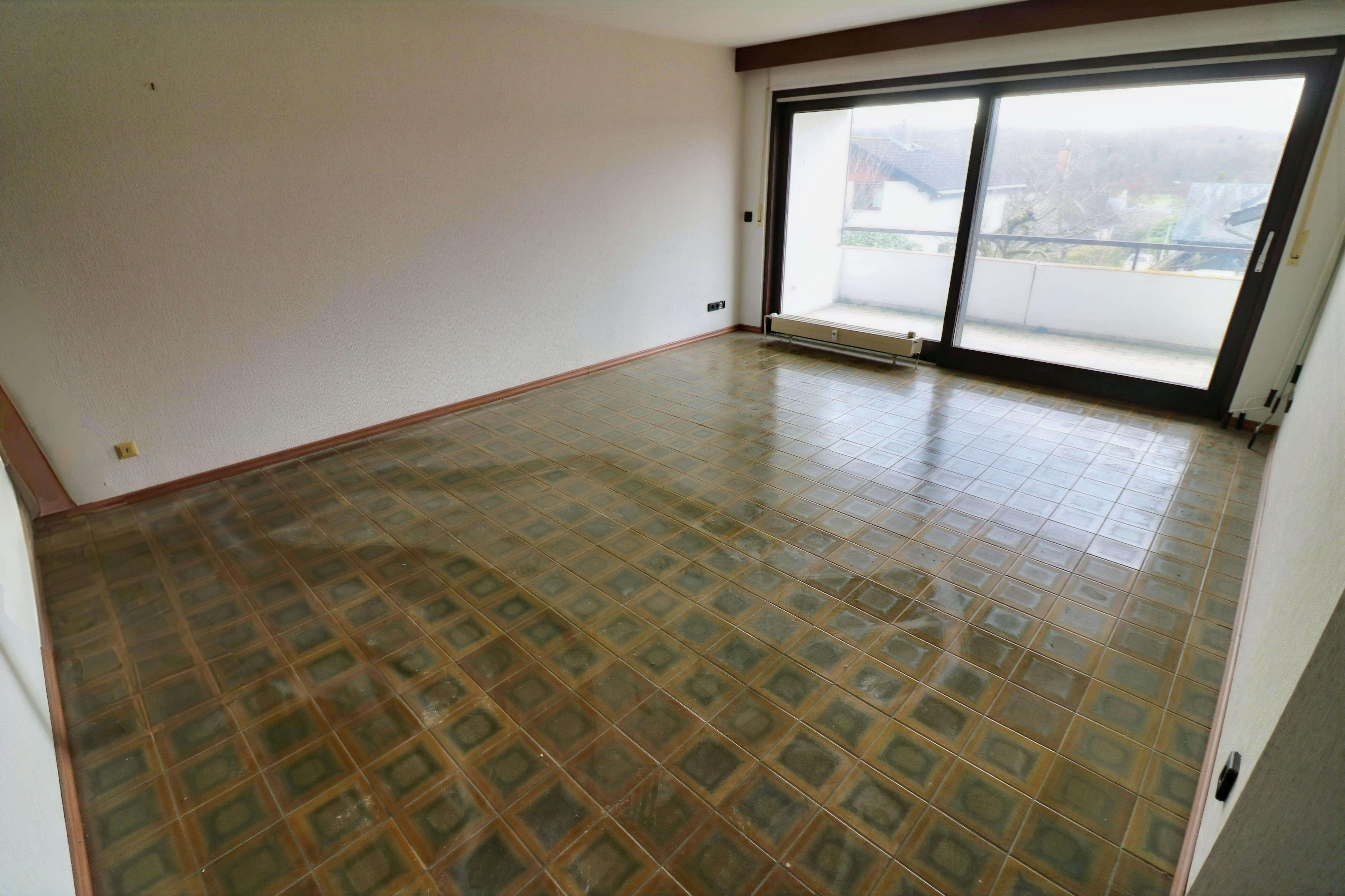 Handwerker aufgepasst! Eine attraktive 3-ZKB-Balkon-Wohnung in Friedrichsdorf wartet auf Sie!, Hochtaunuskreis – Bild 2