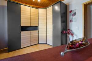Architektonische Eleganz trifft Wohnwärme - 
Großzügigkeit, Geborgenheit und Stil – Die vollständige Adresse der Immobilie erhältst du vom Anbieter., 72525 Münsingen – Vorschaubild 11
