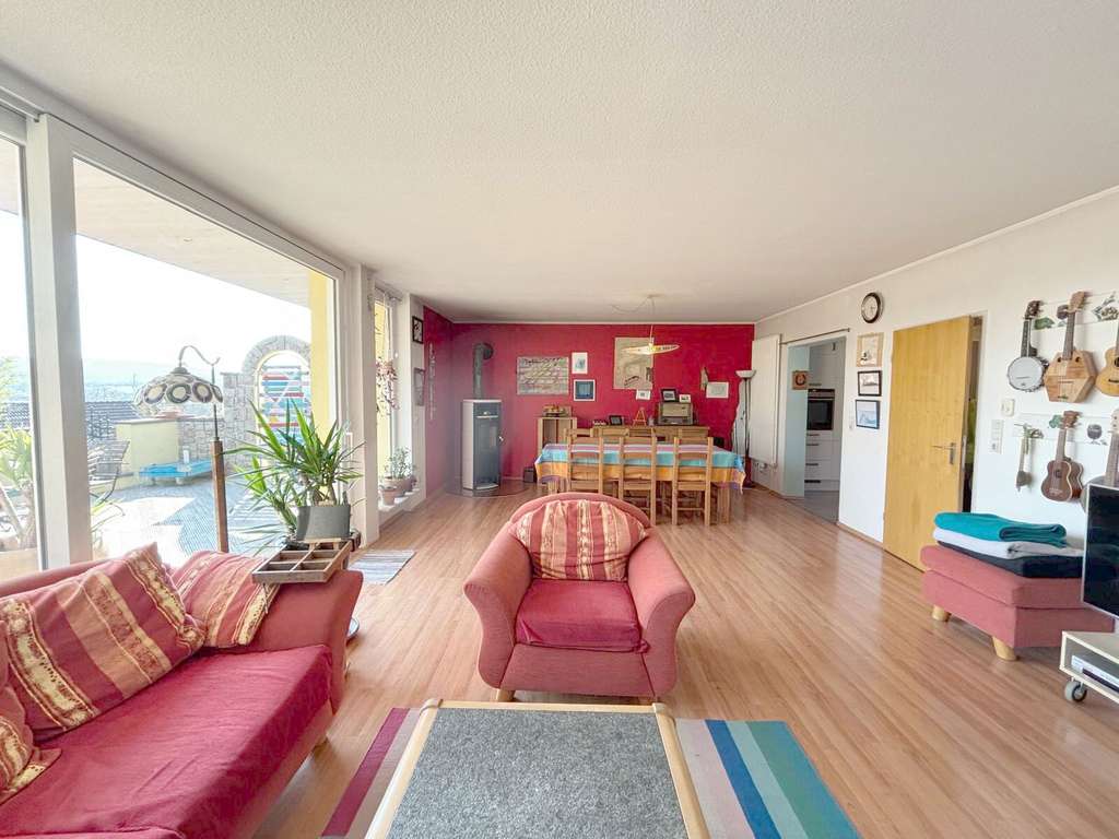 Immobilie in Gusterath - Großes, vielseitiges Ein- oder Zweifamilienhaus mit großer Terrasse, Garten und Garage - Bild 2