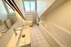 Renovierte 2-Zimmer-Wohnung mit großem Wohnbereich – Alte Reichsstraße 31c, 86356 Augsburg (Kreis) – Vorschaubild 3