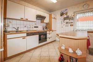 Wohn- und Geschäftshaus mit Top-Potenzial ! Aktuell 1 Etage Gewerbefläche + 2 Etagen Wohnfläche – Die vollständige Adresse der Immobilie erhältst du vom Anbieter., 72406 Bisingen – Vorschaubild 19