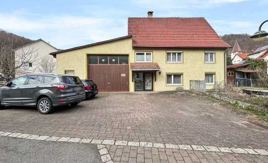 Einfamilienhaus mit großem Grundstück in Lichtenstein – Ideal für Handwerker!