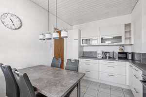 Provisionsfrei – Altbauwohnung mit großzügiger Wohnküche und energetisch saniertem Dach – Die vollständige Adresse der Immobilie erhältst du vom Anbieter., 70184 Gablenberg, Stuttgart – Vorschaubild 4