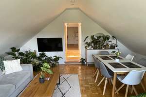 Dachgeschosswohnung mit Wohlfühlcharakter und kleiner Einbauküche