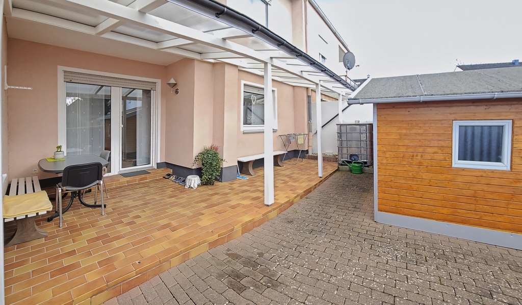 Immobilie in Kirchberg - Gepflegte Doppelhaushälfte mit Kamin, Garage und überdachter Terrasse – viel Platz für die Familie - Bild 1