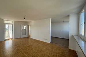 Helle 3,5-Zimmer-Wohnung mit Balkon in München Neuperlach – Gerhart-Hauptmann-Ring  70, 81737 München – Vorschaubild 1