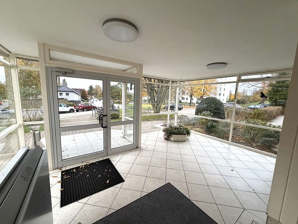 Helle 2-Zimmer-Wohnung mit Loggia in ruhiger Lage, Lübeck – Bild 2