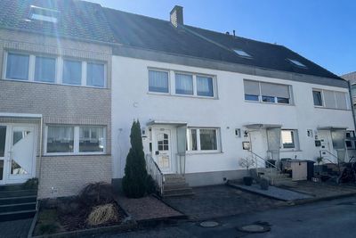 Attraktives Reihenhaus mit Garage, Garten und großem Entwicklungspotenzial