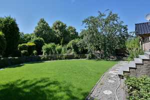 modernes Zweifamilienhaus mit großzügigem Garten – Neuss (Rhein-Kreis) – Vorschaubild 2