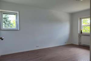 Seltene Gelegenheit! Gemütliche 4-Zimmer-Wohnung mit Balkon in ruhiger Lage! Saniert & bezugsfertig – Die vollständige Adresse der Immobilie erhältst du vom Anbieter., 76149 Neureut, Karlsruhe – Vorschaubild 3